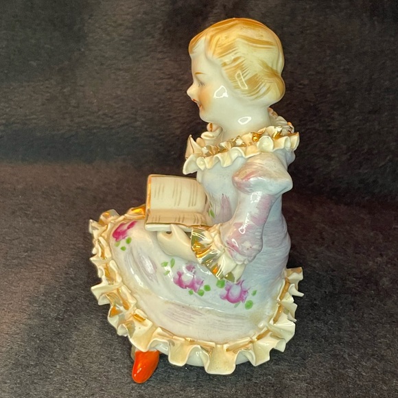 Antique (1900-1940) Porcelain Figurine Seated Girl Reading a Book Made in Japan - Picture 5 of 9